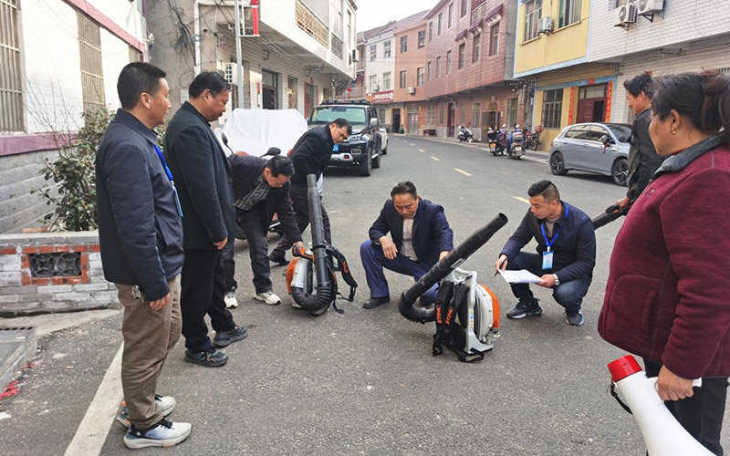 管理处纪委工作人员对村级灭火设备物资储备进行监督检查