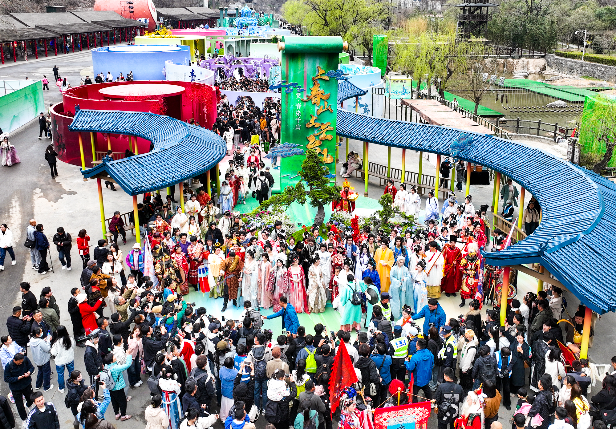 8 云台山汉服花朝节十二星宫艺术空间互动演艺.jpg